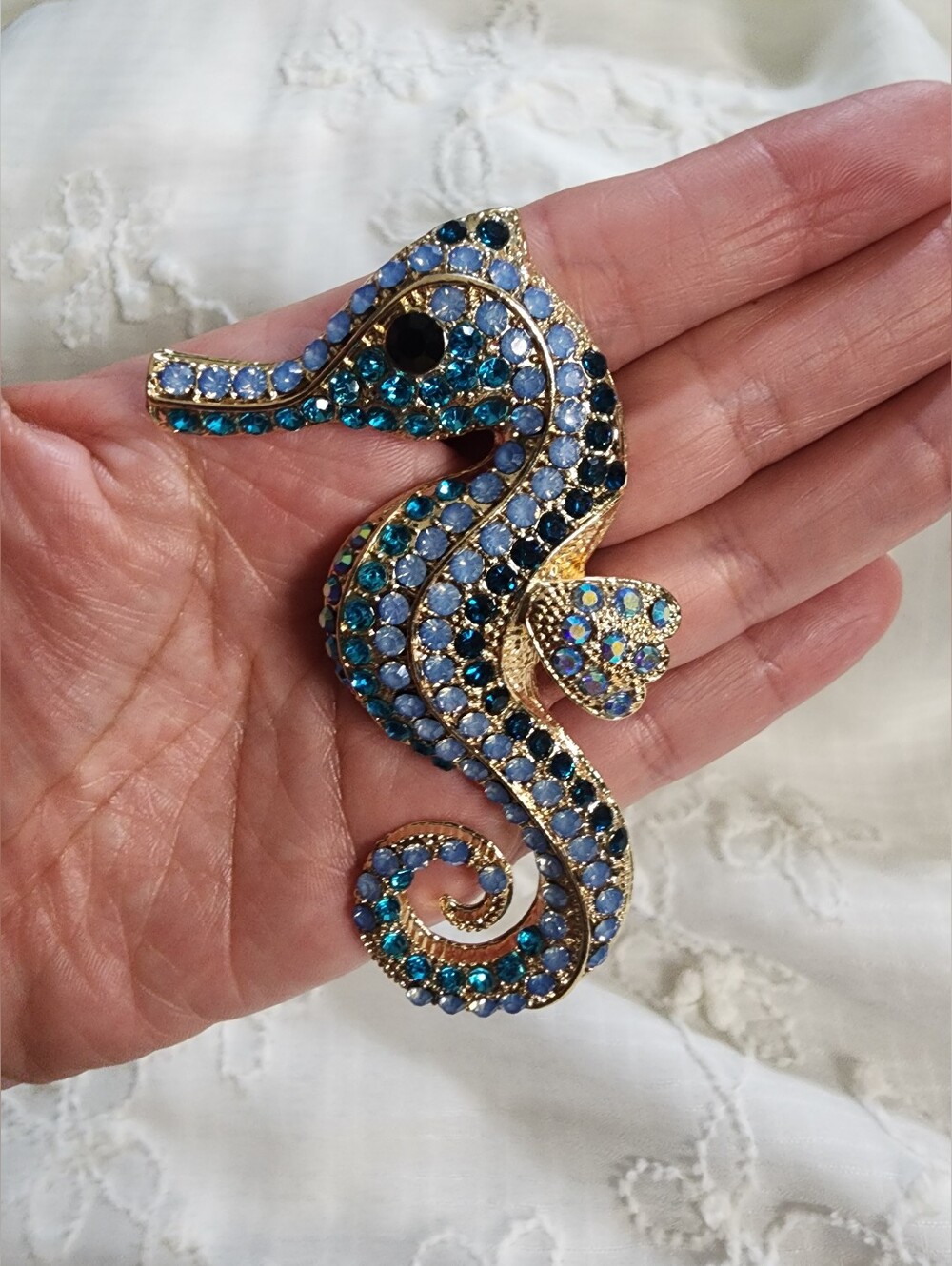 ✨ Blue Rhinestone Seahorse Brooch - Picture 2 of 5